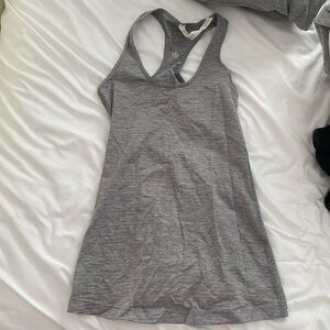 Lululemon tank size 4 never worn